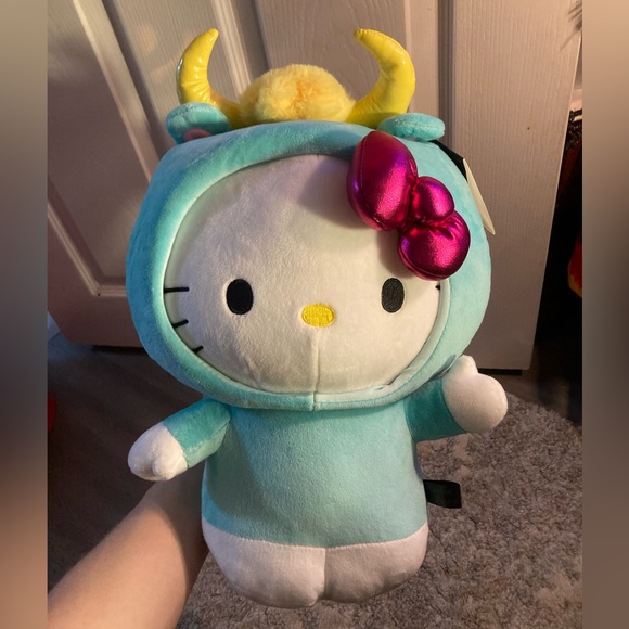Sanrio Hello Kitty Taurus bull astrology plush BNWT - Picture 1 of 7